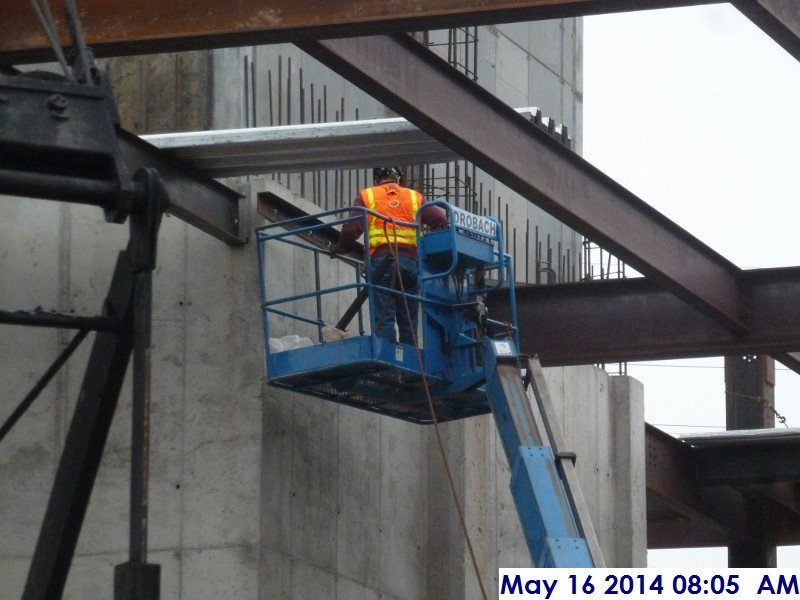 Installing the steel deck angles at Elev. 1,2,3 (3rd Floor) Facing South-East (800x600)